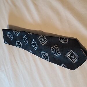 John Weitz 100% Silk Wedding Formal Event NeckTie Abstract Black Silver Plum